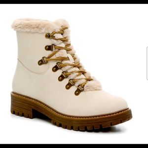 New Cliff size 11 women’s white boots fur-lined